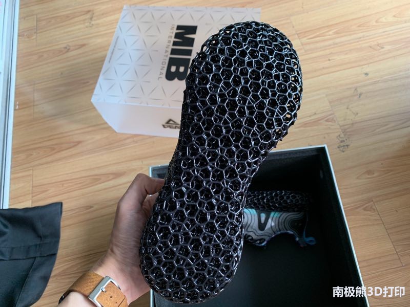 鞋底鞋面全球首款全3D打印运动鞋1299元，匹克又出黑科技了