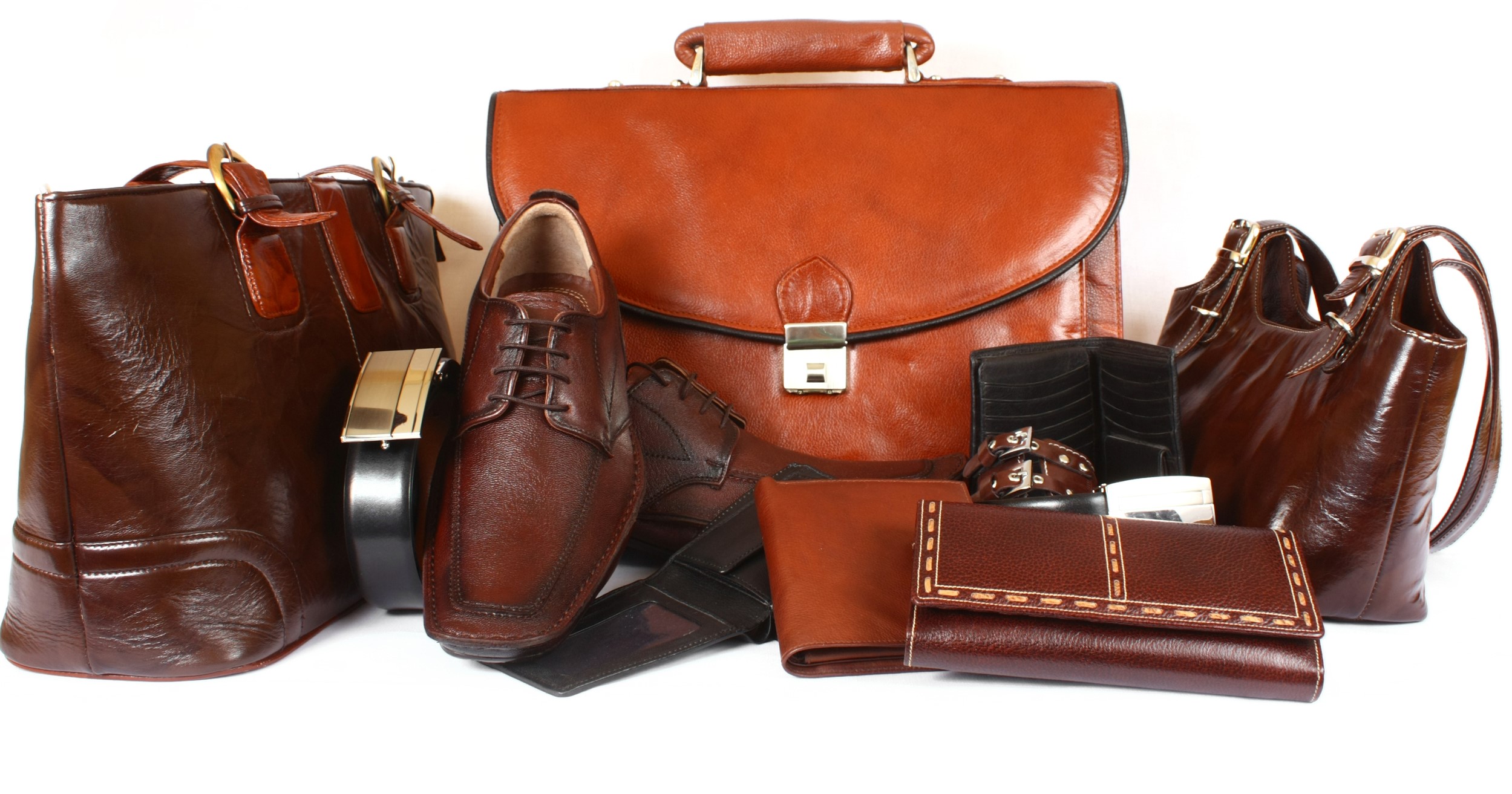 https://campaign-image.com/zohocampaigns/296670000034568048_zc_v25_leather_pile.jpg